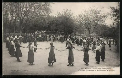 AK Limoges, Institution Beaupeyrat, Cour de récréation, Section des Moyennes
