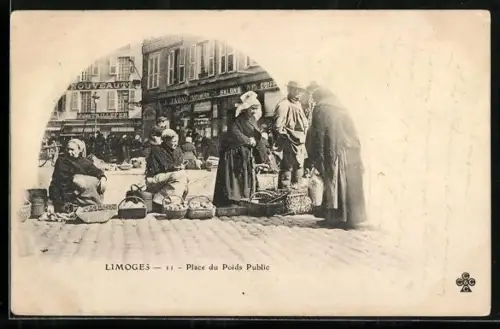 AK Limoges, Place du Poids Public avec marchands et passants en scène animée