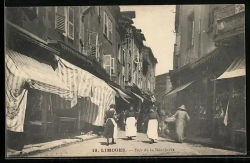 AK Limoges, Rue de la Boucherie animée avec passants et échoppes