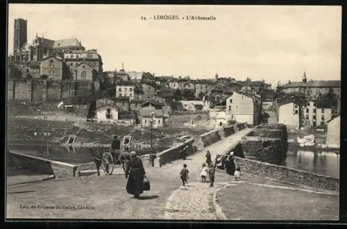 AK Limoges, L`Abessaille avec vue sur le village et le pont en pierre