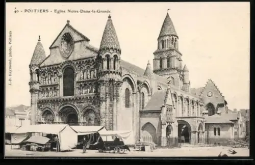 AK Poitiers, Église Notre-Dame-la-Grande avec marché en avant-plan