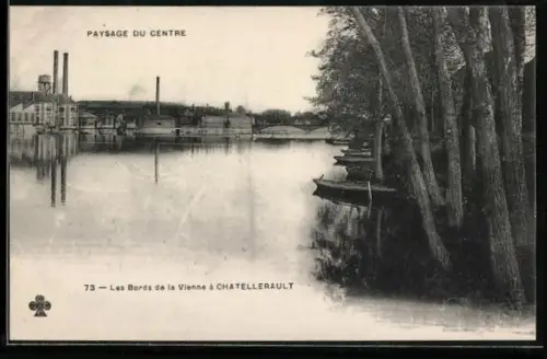 AK Châtellerault, Les Bords de la Vienne avec vue sur les usines et la rivière