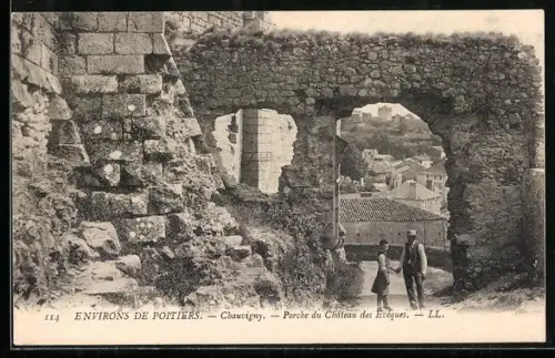 AK Chauvigny, Porche du Château des Évêques