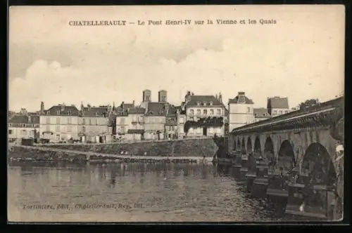 AK Chatellerault, Le Pont Henri-IV sur la Vienne et les Quais