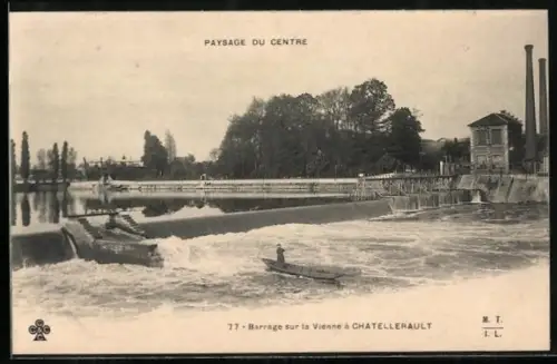 AK Châtellerault, Barrage sur la Vienne avec paysage du centre et canoë sur les rapides