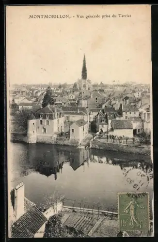 AK Montmorillon, Vue générale prise du Terrier