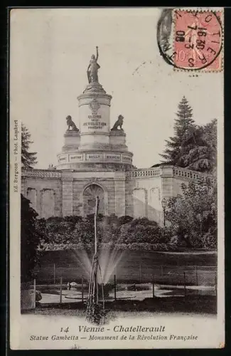 AK Châtellerault, Statue Gambetta, Monument de la Révolution Francaise