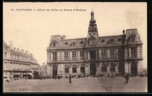 AK Poitiers, Hôtel de Ville et Place d`Armes