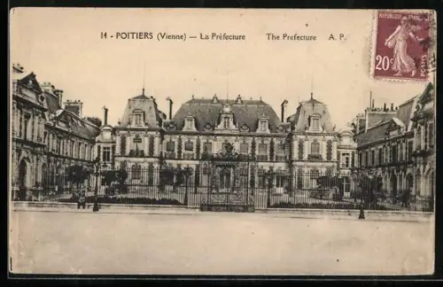 AK Poitiers /Vienne, La Préfecture