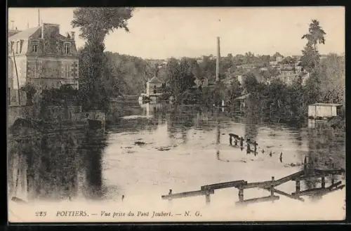 AK Poitiers, Vue prise du Pont Joubert