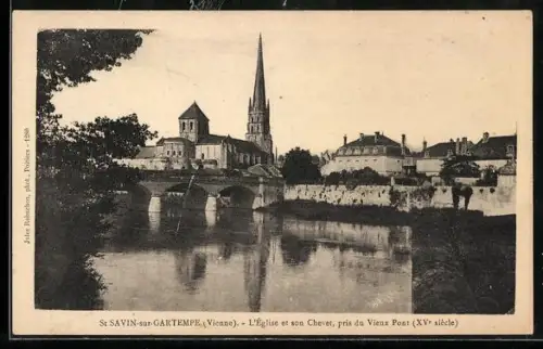 AK St Savin-sur-Gartempe /Vienne, L`Église et son Chevet, pris du Vieux Pont, XVe siècle