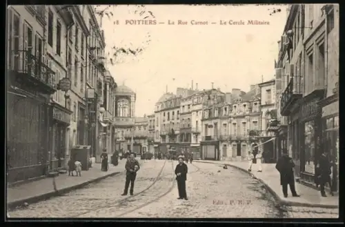 AK Poitiers, La Rue Carnot, Le Cercle Militaire
