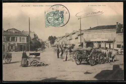 AK Auch, Patte-d`Oie, Avenue d`Alsace avec charrettes et passants
