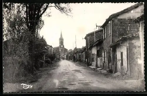 AK Lupiac /Gers, Avenue d`Aignan en Armagnac avec vue sur l`église