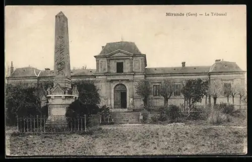 AK Mirande /Gers, Le Tribunal et l`obélisque devant le bâtiment