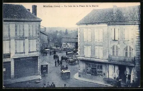 AK Miélan /Gers, Un Coin de la Place de la Mairie