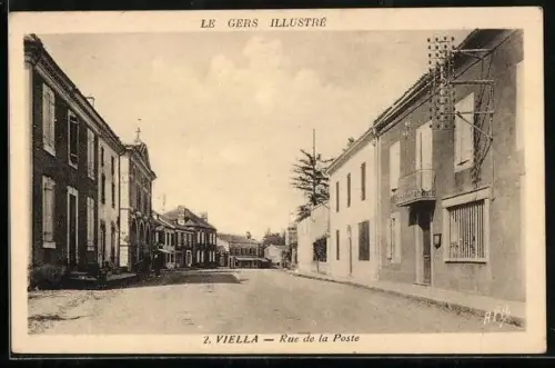 AK Viella, Rue de la Poste avec bâtiments anciens