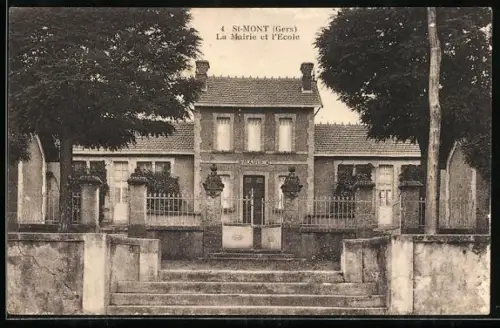 AK St-Mont /Gers, La Mairie et l`École
