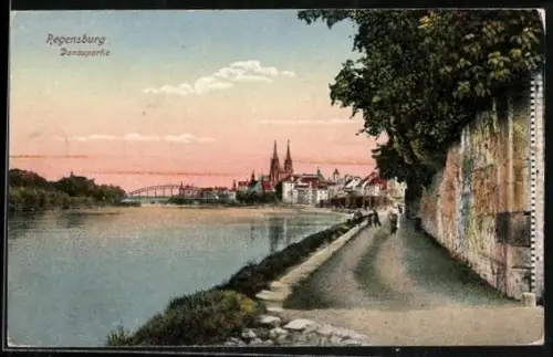 AK Regensburg, Donaupartie mit Brücke