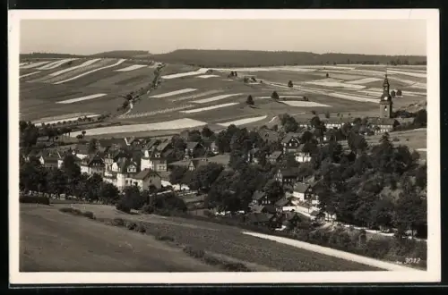AK Wurzbach i. Thür., Ortsansicht mit Kirche und umliegender Landschaft