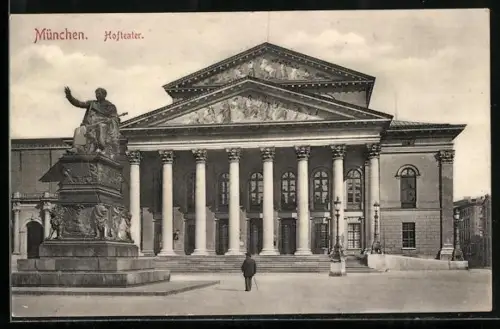 AK München, Hoftheater mit Denkmal