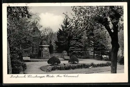 AK Dorfmark /Lüneburger Heide, Am Ehrenmal