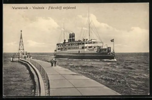AK Warnemünde, Westmole, Fährschiff einfahrend