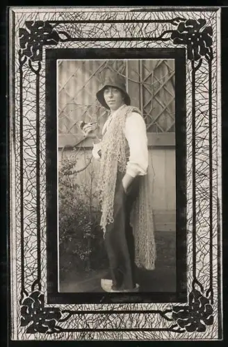 Foto-AK Fischer mit Netz über der Schulter im Passepartout