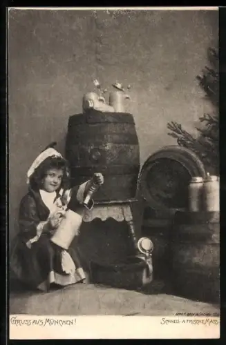 AK Münchner Kindl mit einem Schoppen hockt neben einem Bierfass