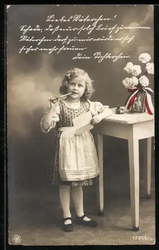 AK Junges Mädchen überlegt, was sie ihrem Vater im Felde schreibt, Feldpost