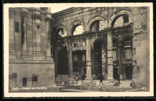 AK Split, Detall sa Peristila