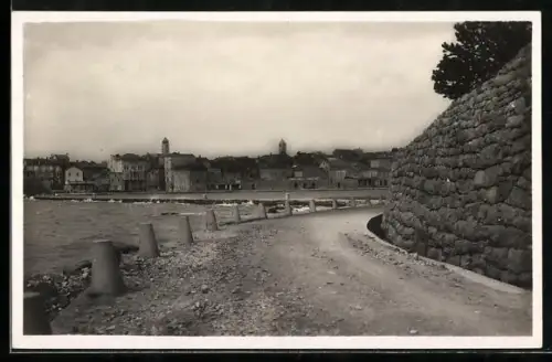AK Rab /Arbe, Panorama mit Strassenpartie