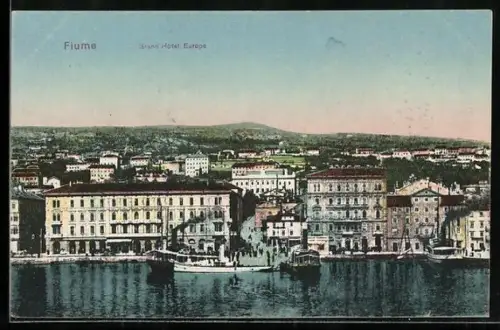 AK Fiume, Grand Hotel Europe vom Wasser aus