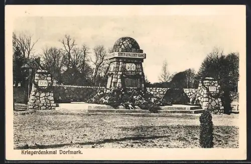 AK Dorfmark, Kriegerdenkmal mit Kränzen