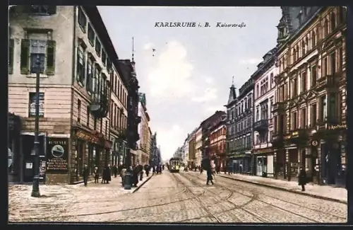 AK Karlsruhe, Strassenbahn in der Kaiserstrasse mit Passanten