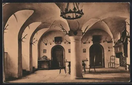 AK Pfaffroda / Sayda, Schloss, Innenansicht mit Tisch und Stühlen