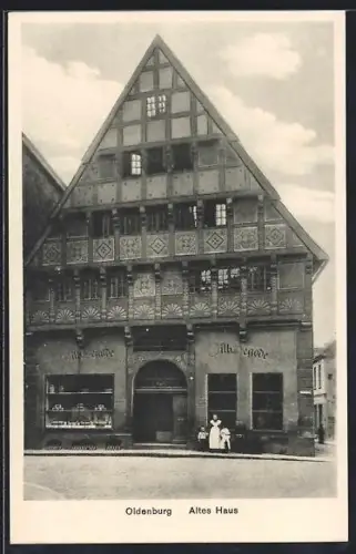 AK Oldenburg / O., Altes Haus mit Strassenpartie