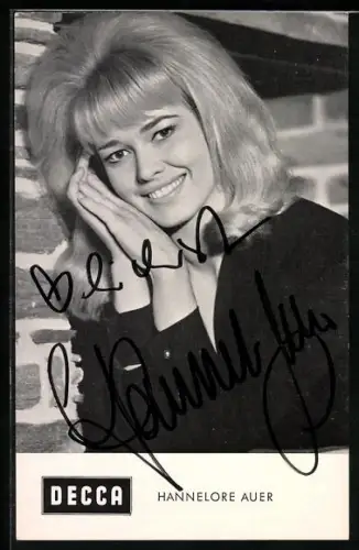 AK Musikerin Hannelore Auer mit aufgetürmtem Haar, Autograph