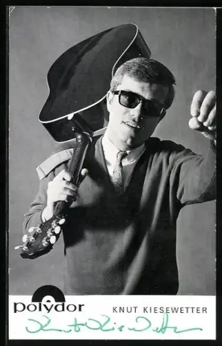 AK Musiker Knut Kiesewetter mit Gitarrem, Autograph