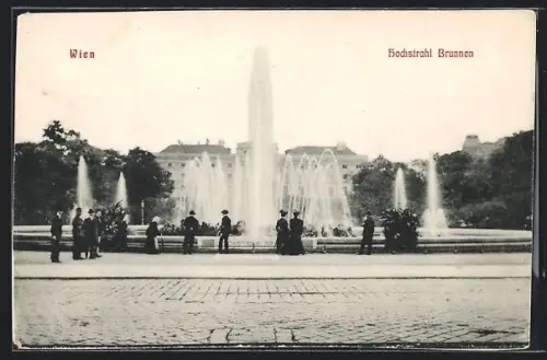 AK Wien, Hochstrahl-Brunnen mit Besuchern
