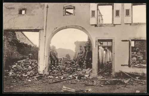 AK Saales, Zerstörte Ortspartie mit Soldaten