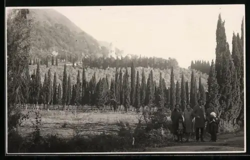 Foto-AK Novi Afon, Panorama mit Familie