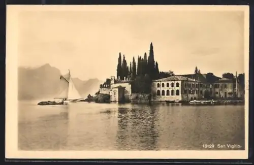 AK San Vigilio, Blick vom Wasser auf den Ort, Hotel-Pension