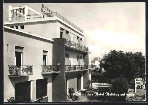 AK Marotta, Hotel Holiday