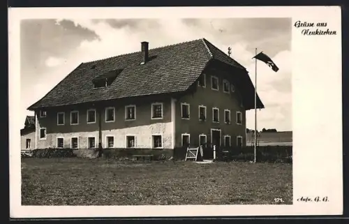 AK Neukirchen am Teisenberg, Bauernhaus mit flagge