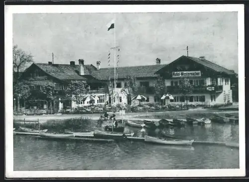 AK Prien a. Ch., Hotel Westernacher mit angelegten Booten