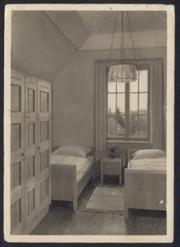 AK Tübingen, Einfaches Gästezimmer mit zwei Betten und Schrank