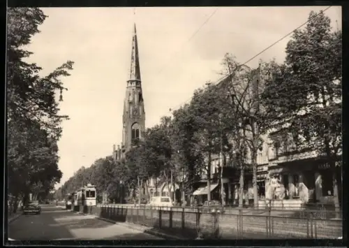 AK Berlin-Friedrichshagen, Bölschestrasse mit Strassenbahn
