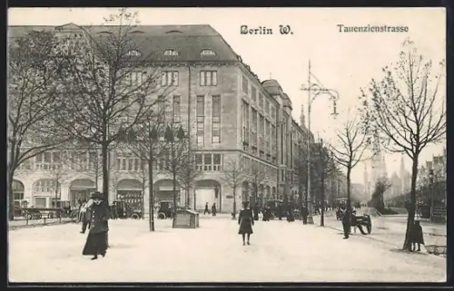 AK Berlin W.-Charlottenburg, Partie an der Tauenzienstrasse mit Passanten