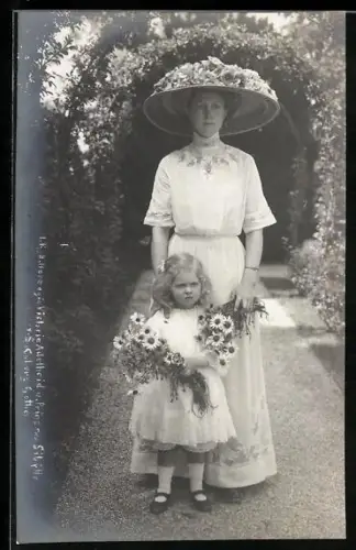 AK Herzogin Victoria-Adelheid mit Prinzessin Sibylle von Sachsen-Coburg-Gotha